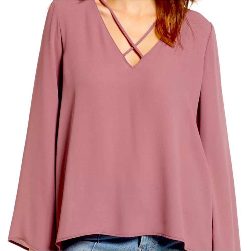 Lush Brand Blush Rose Top With Crisscross Detailing and V Neck. Size Sm. NWT.